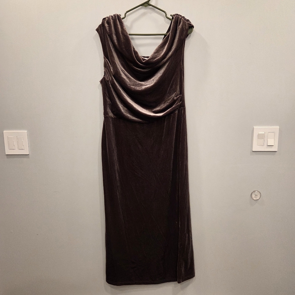 ASTR The Label XL Taupe Velvet Off Shoulder Midi Dresz
